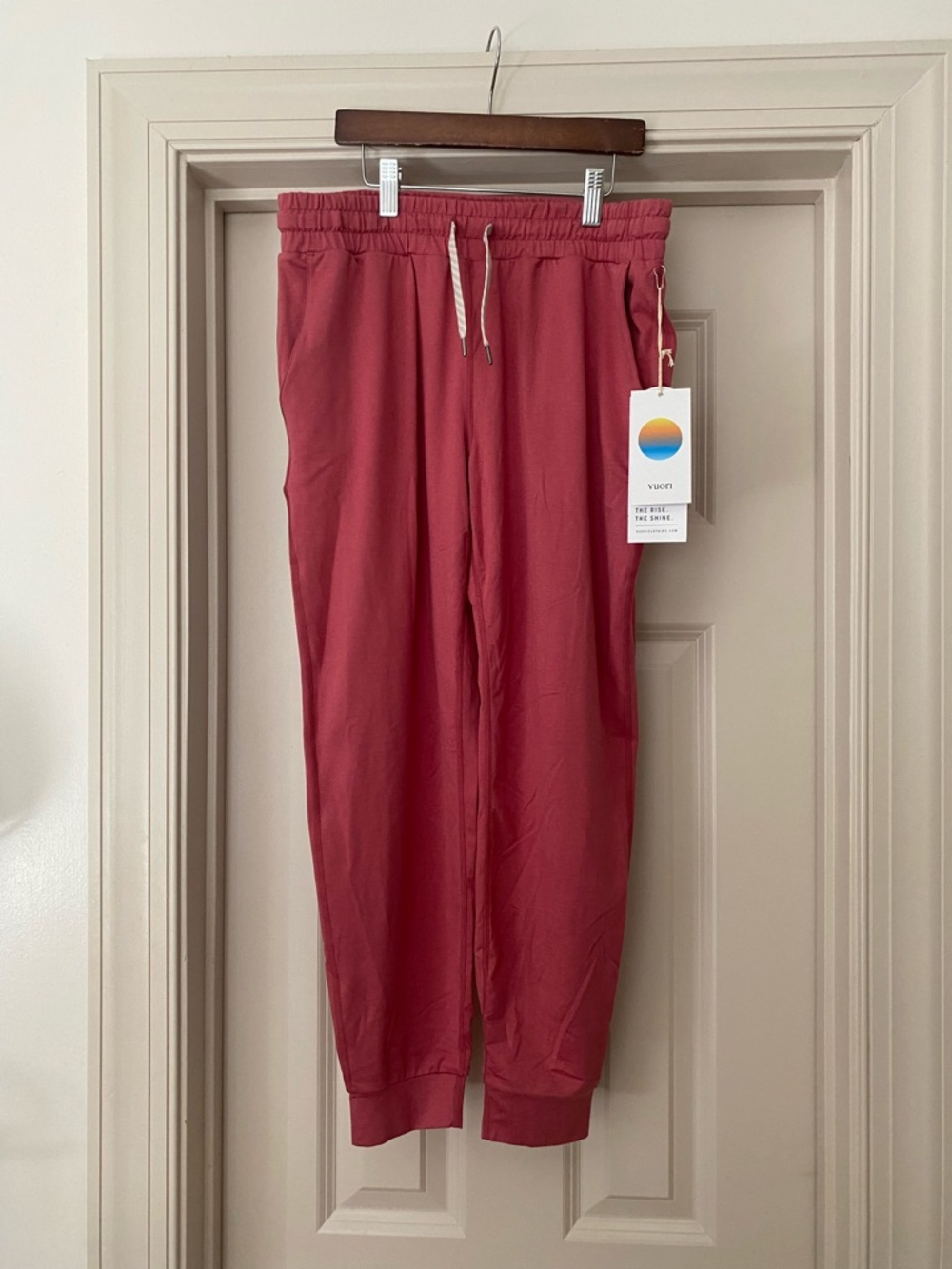 NWT! Vuori Womens Performance Joggers, Rust Red, Small!